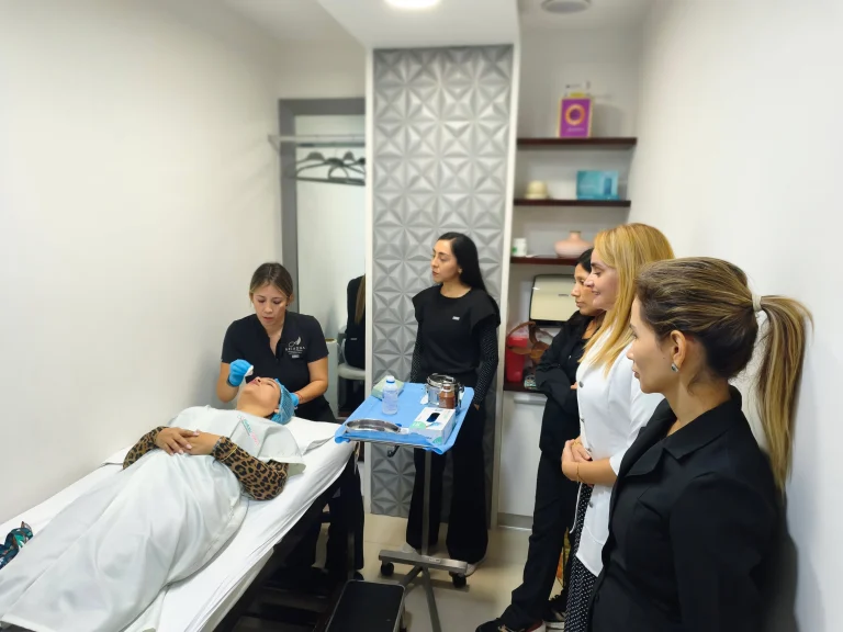 Instagram post from hkdermaperu. This post is in position 3.